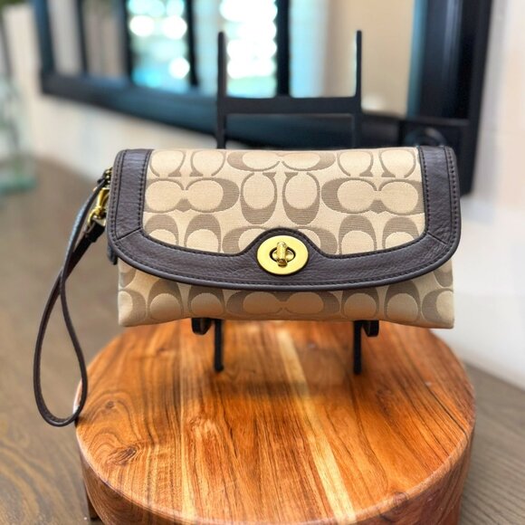 Coach Handbags - Coach Campbell Signature Large Wristlet – Khaki & Mahogany with Turnlock